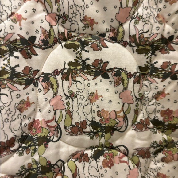 Kate Quinn Circle Quilt Rose Fairies - Picture 2 of 3